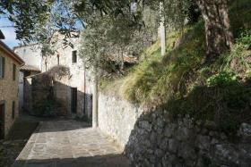 Image No.0-Maison de village de 2 chambres à vendre à Lucca