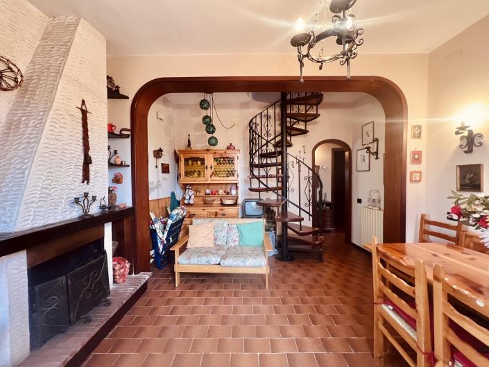 Image No.2-Maison de village de 2 chambres à vendre à Pescaglia