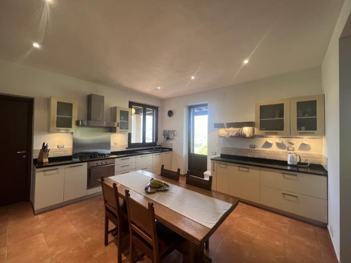 Image No.2-2 Bed Country House for sale