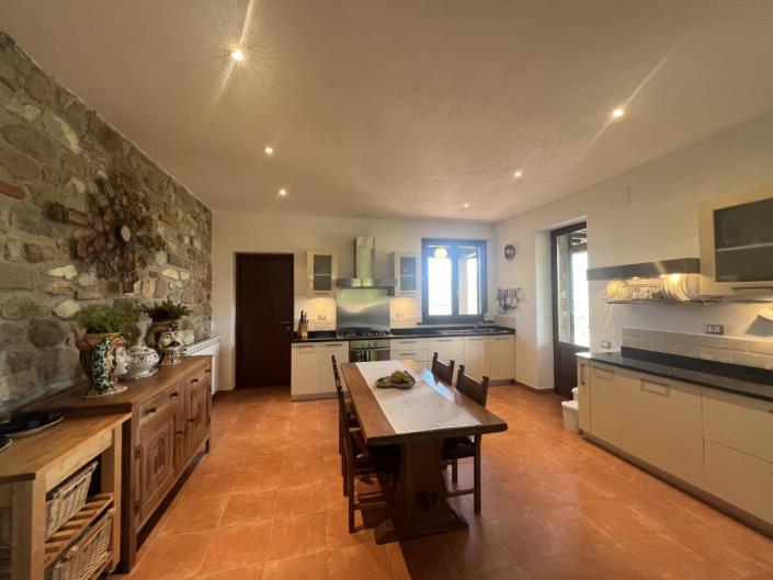 Image No.5-2 Bed Country House for sale