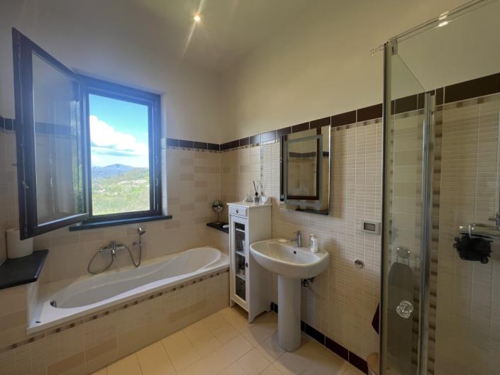 Image No.4-2 Bed Country House for sale