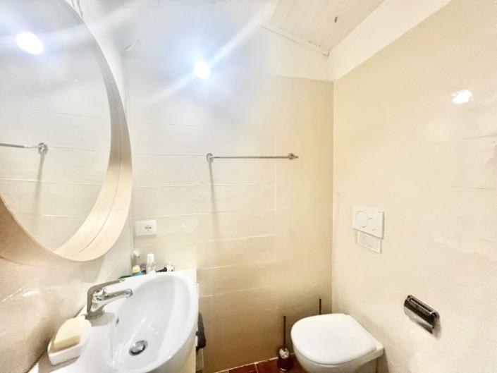 Image No.17-2 Bed Country House for sale