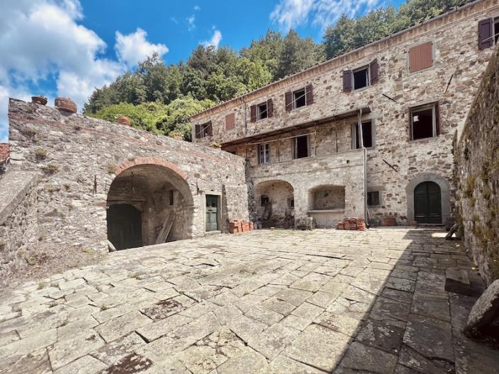 Image No.20-Villa / Détaché de 4 chambres à vendre à Minucciano