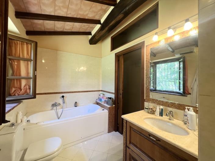 Image No.6-Ferme de 3 chambres à vendre à Capannori