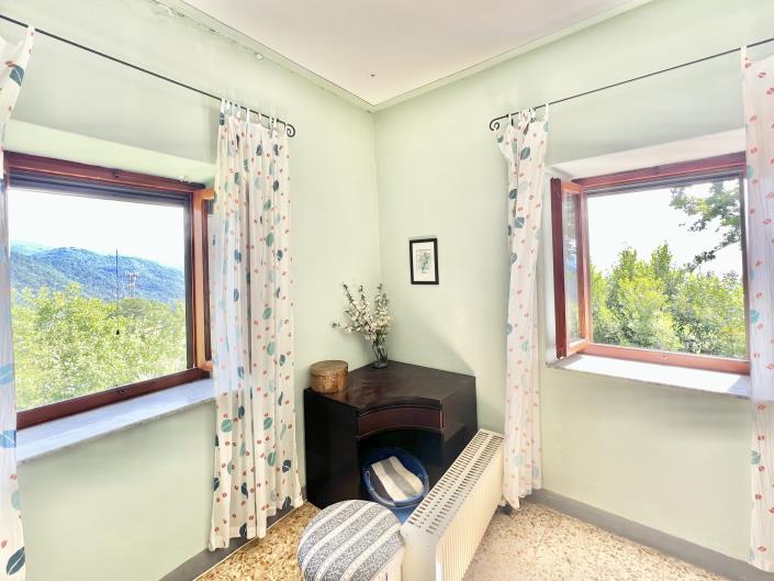 Image No.9-2 Bed House for sale