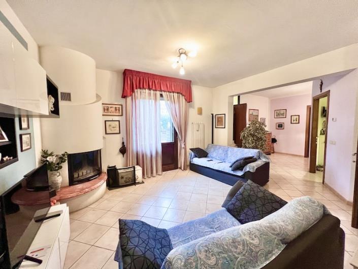 Image No.15-3 Bed House for sale