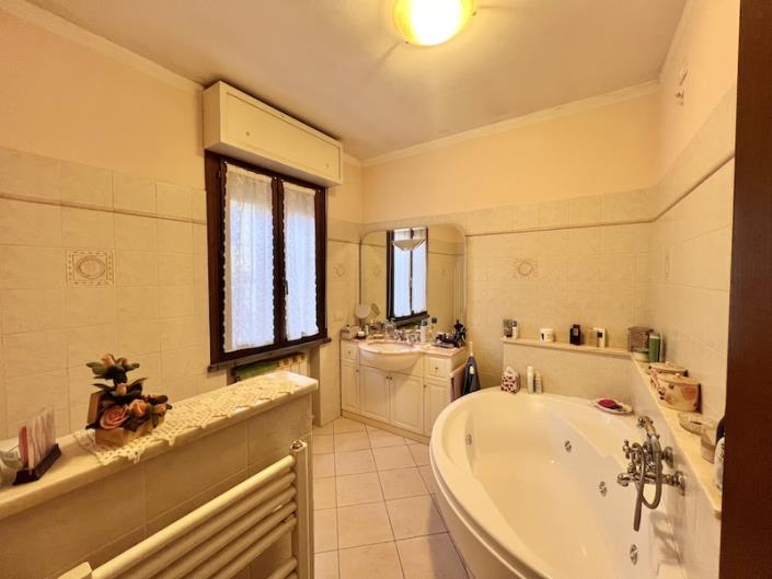 Image No.17-3 Bed House for sale