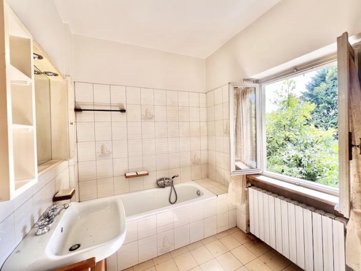Image No.4-2 Bed House for sale