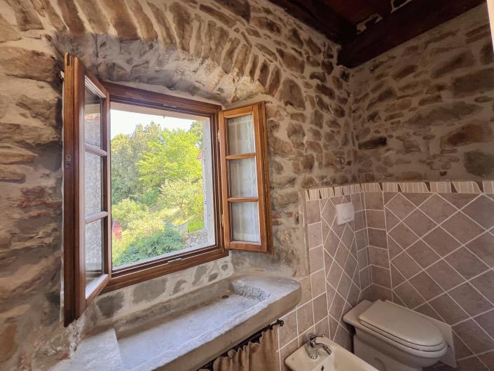 Image No.4-1 Bed House for sale