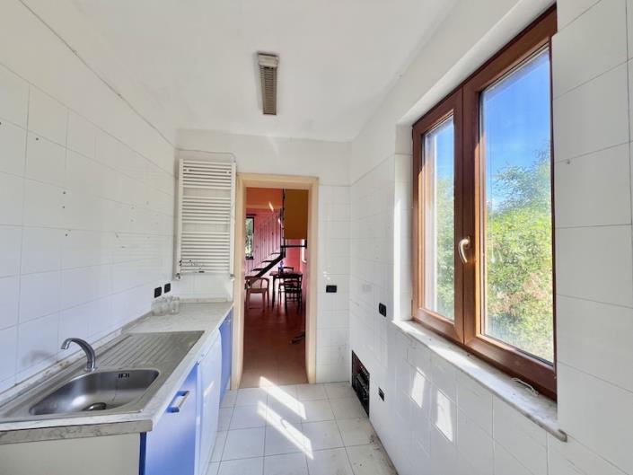 Image No.2-Commercial de 2 chambres à vendre à Bagni di Lucca