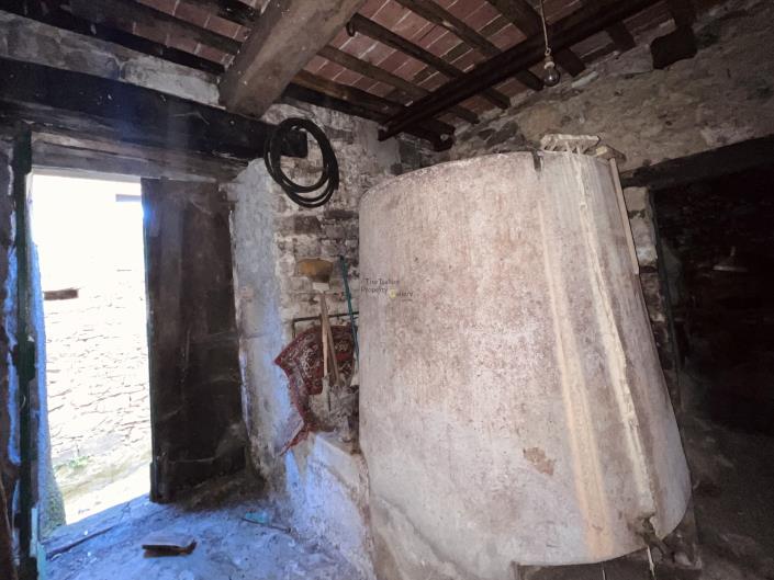 Image No.26-2 Bed Semi-Detached for sale