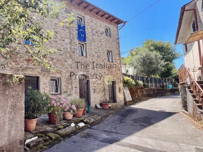 Image No.1-3 Bed House for sale