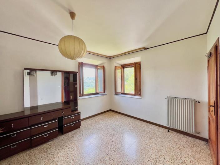 Image No.10-3 Bed House for sale