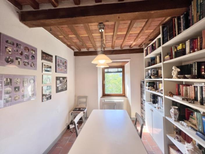 Image No.6-5 Bed House for sale