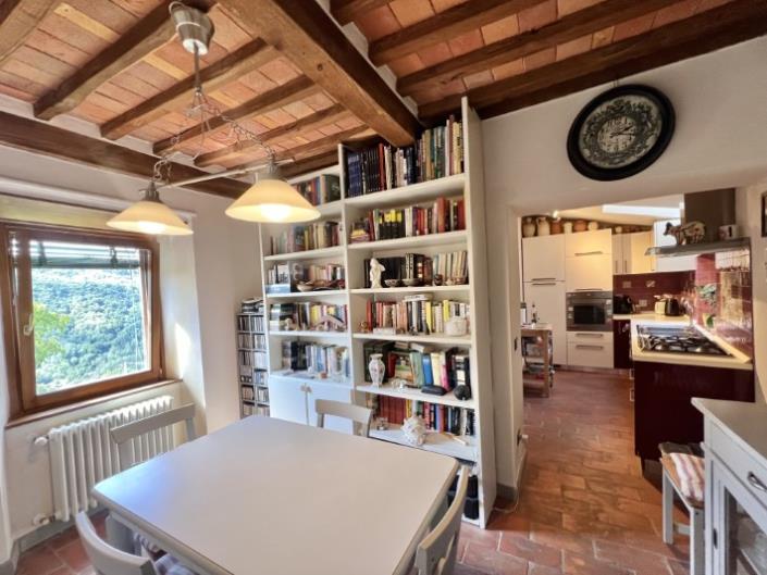 Image No.15-5 Bed House for sale