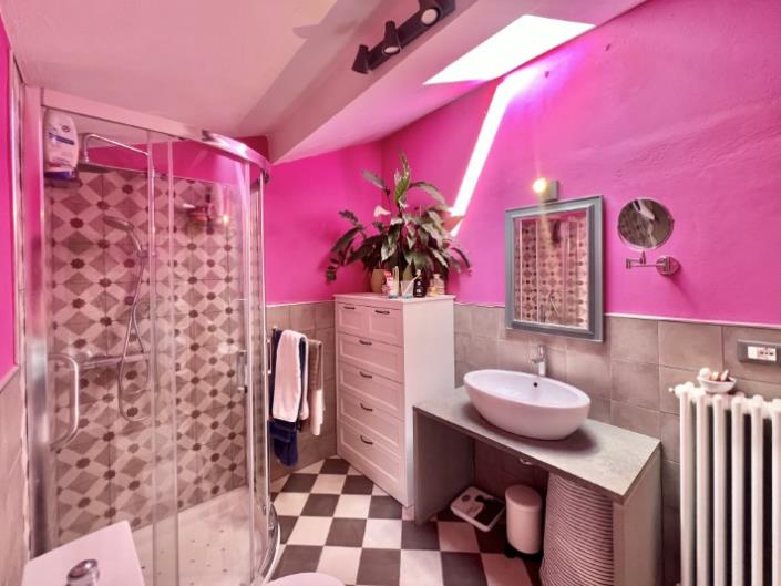 Image No.17-5 Bed House for sale