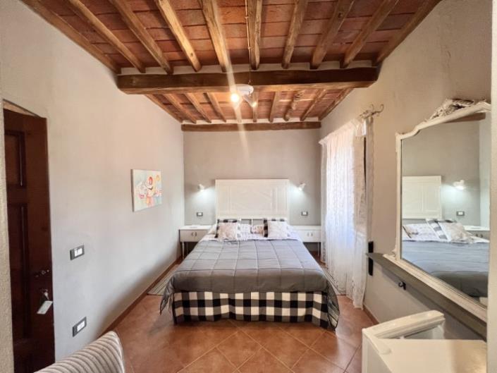 Image No.25-5 Bed House for sale