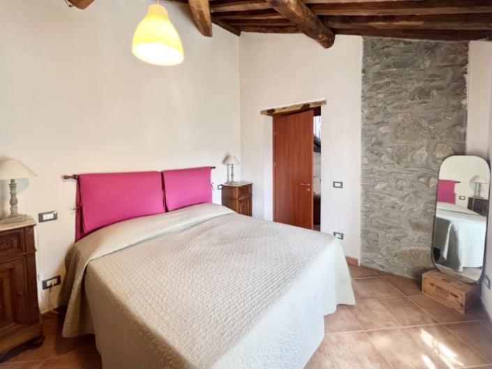 Image No.9-5 Bed House for sale