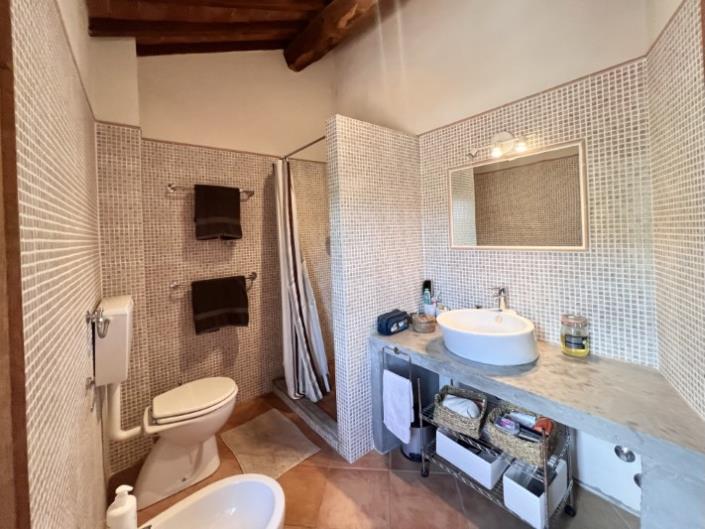 Image No.10-5 Bed House for sale