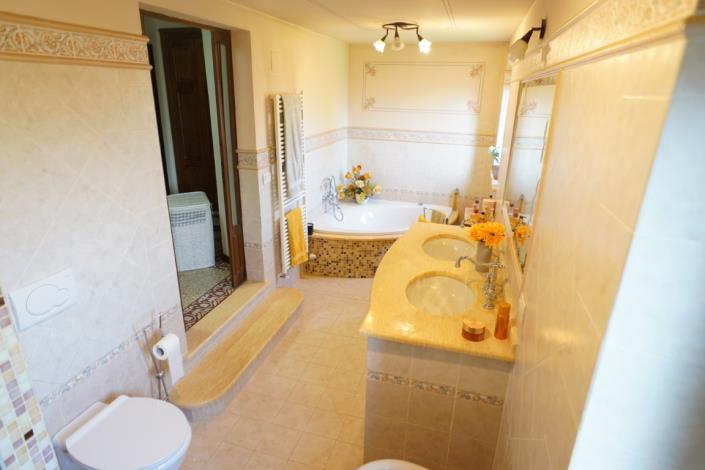 Image No.1-5 Bed House/Villa for sale