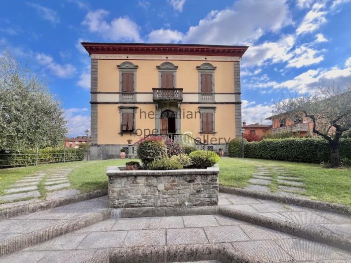 Image No.1-5 Bed House/Villa for sale