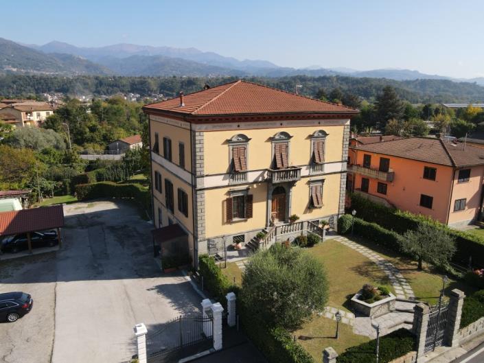 Image No.1-5 Bed House/Villa for sale