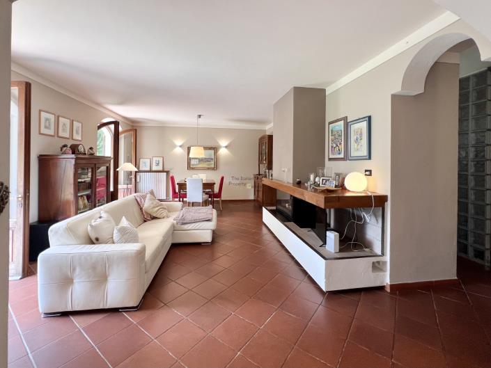 Image No.4-6 Bed Villa for sale