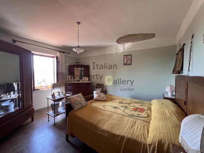 Image No.16-3 Bed House for sale