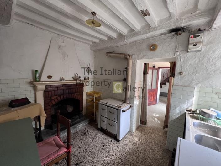 Image No.10-3 Bed House for sale