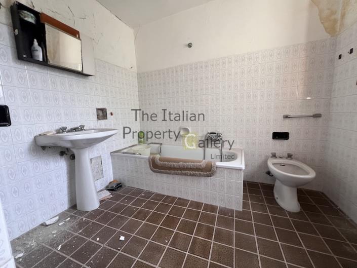 Image No.3-3 Bed House for sale