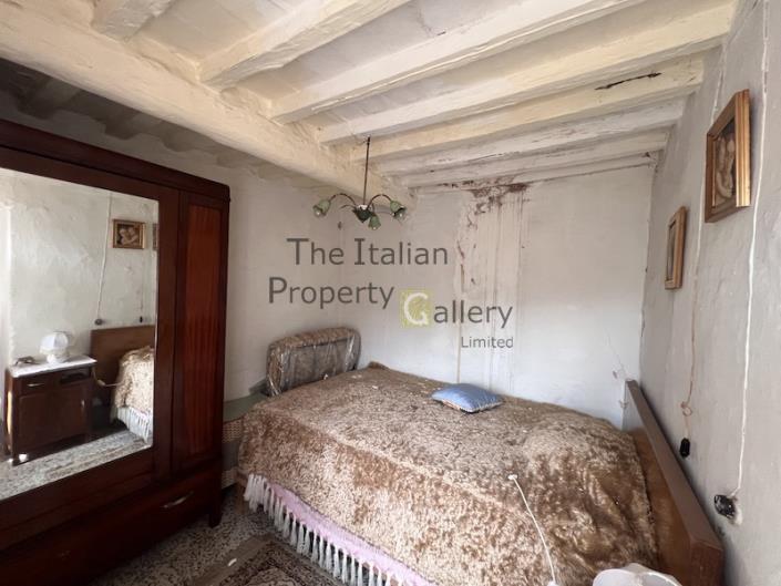 Image No.18-3 Bed House for sale