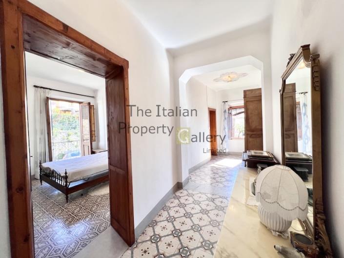 Image No.16-5 Bed House for sale