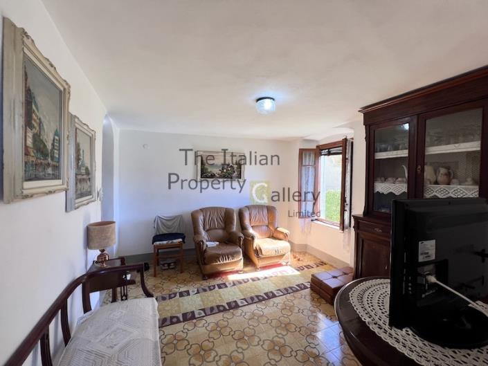 Image No.7-5 Bed House for sale