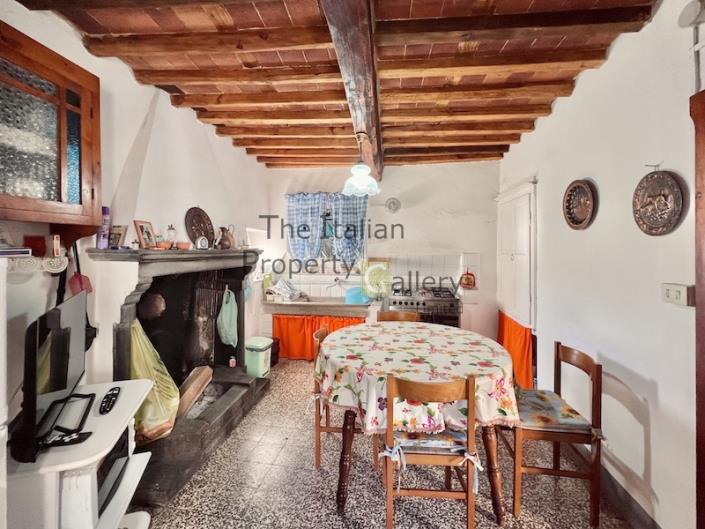 Image No.6-5 Bed House for sale