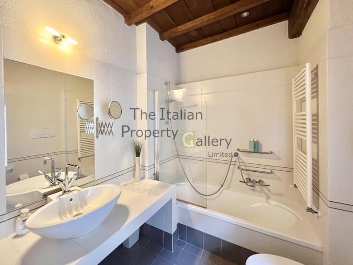 Image No.12-7 Bed Villa for sale