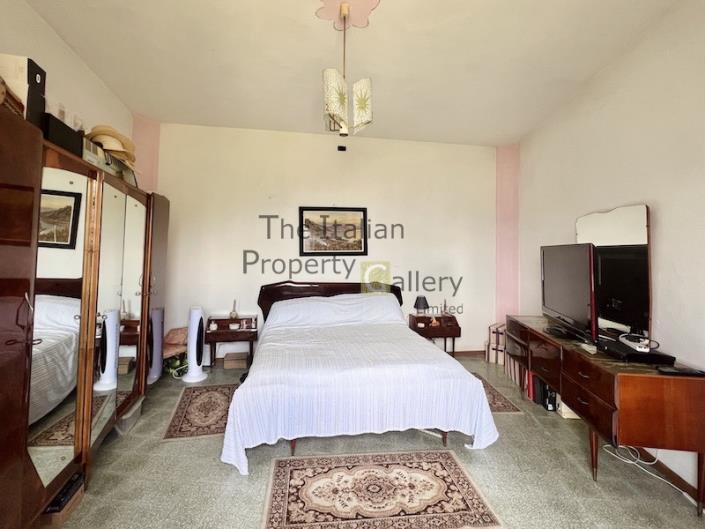 Image No.2-3 Bed House for sale