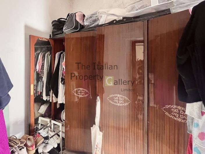 Image No.21-3 Bed House for sale