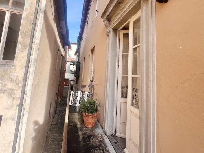 Image No.6-4 Bed House for sale