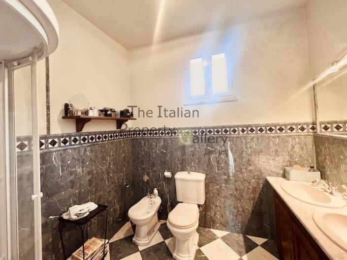 Image No.10-3 Bed Apartment for sale