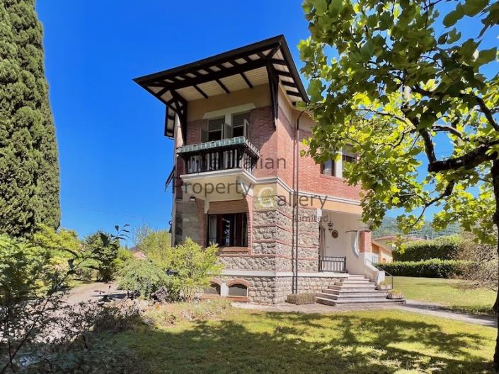 Image No.5-4 Bed Villa / Detached for sale