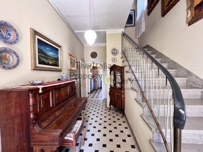 Image No.38-4 Bed Villa / Detached for sale