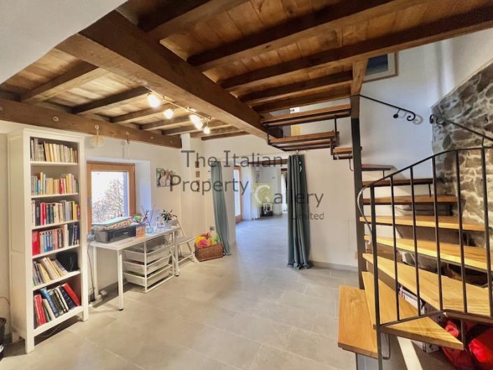 Image No.6-2 Bed House for sale