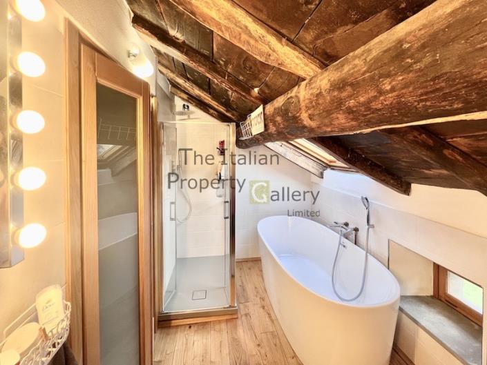 Image No.4-2 Bed House for sale