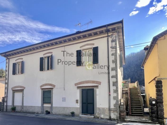 Image No.8-3 Bed House for sale