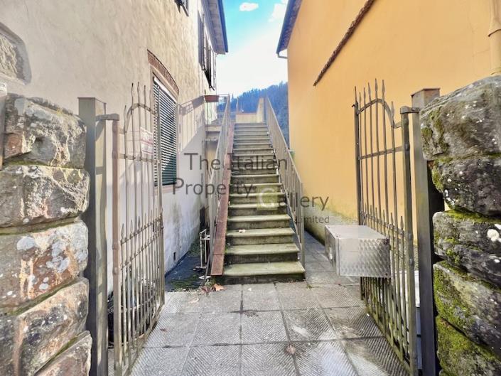 Image No.13-3 Bed House for sale