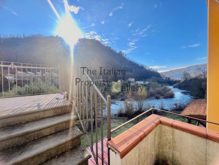 Image No.10-3 Bed House for sale