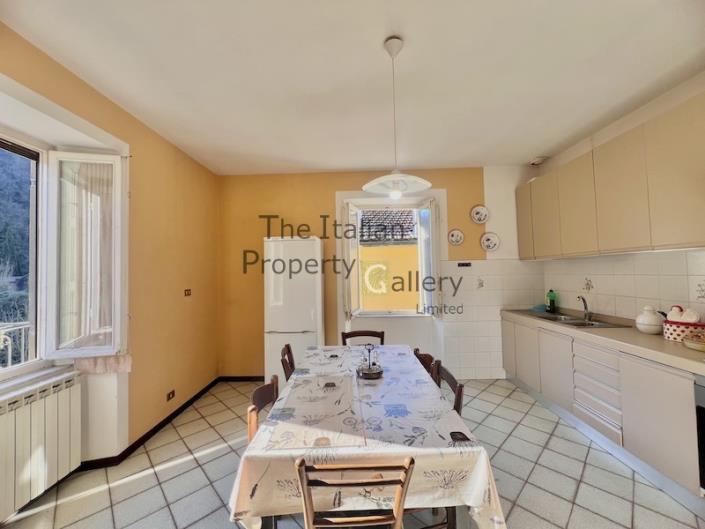 Image No.9-3 Bed House for sale