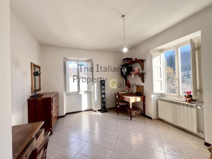 Image No.11-3 Bed House for sale