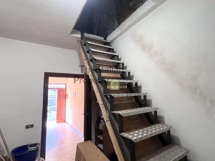 Image No.21-3 Bed House for sale