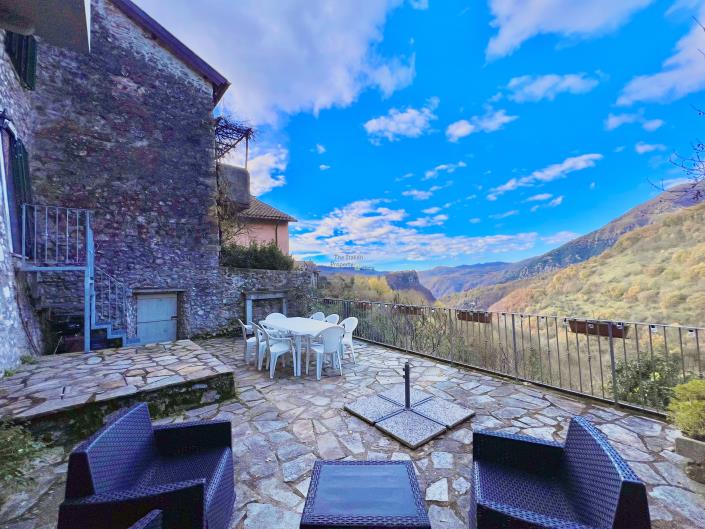 Image No.13-2 Bed House for sale